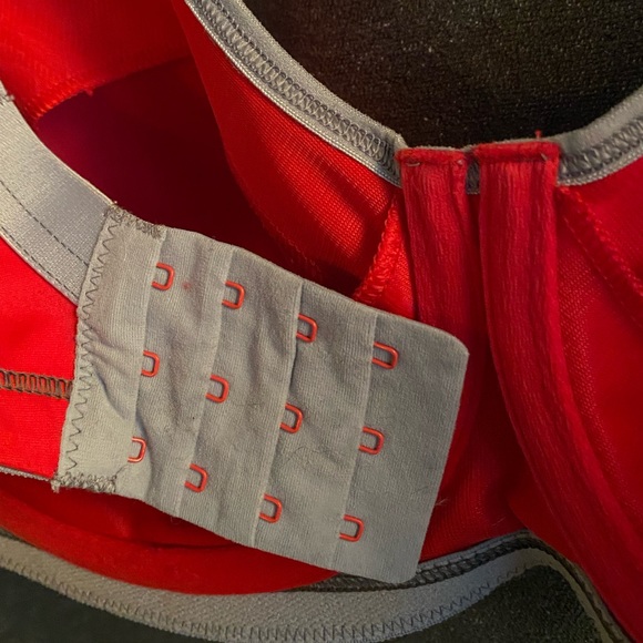 Freya Sonic Sports Bra 36C w/ underwire - Picture 8 of 8